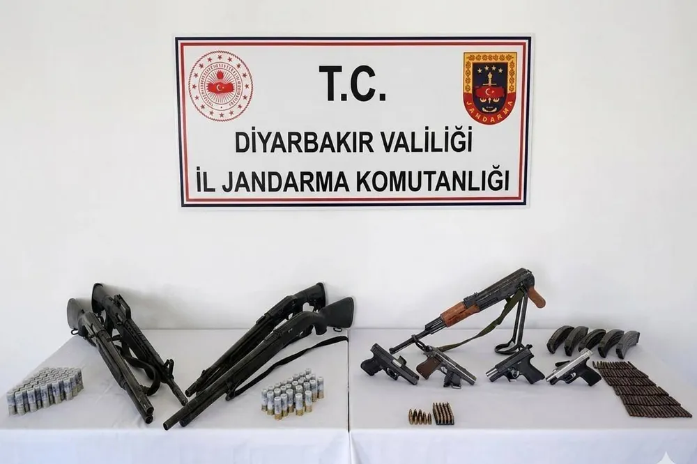 Diyarbakır’da çok sayıda silah ele geçirildi