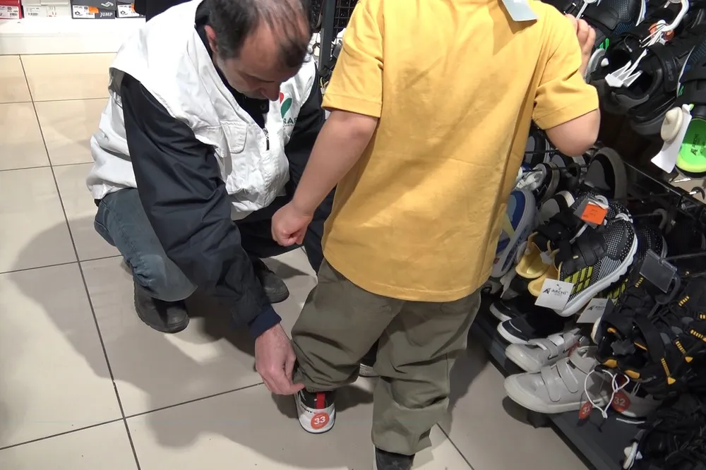 IHO EBRAR bayram öncesi yetimleri giyindirdi