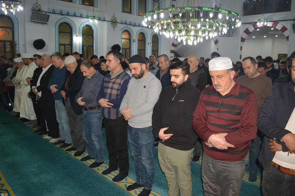 Siirt’te Kadir Gecesi’nde camiler doldu taştı