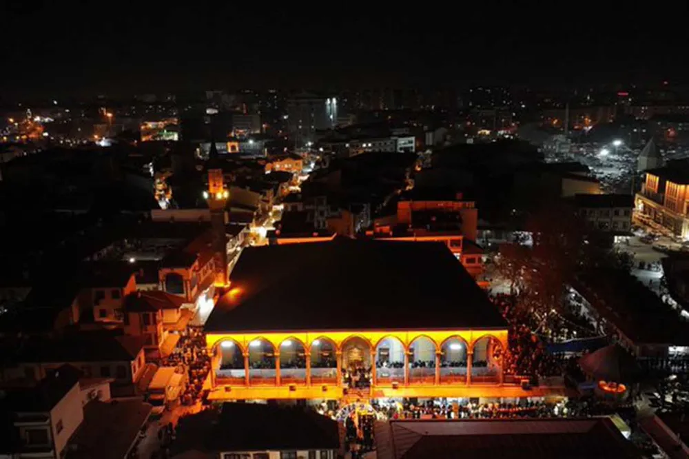 Konya’da Kadir Gecesi camilerde yoğun katılımla ihya edildi