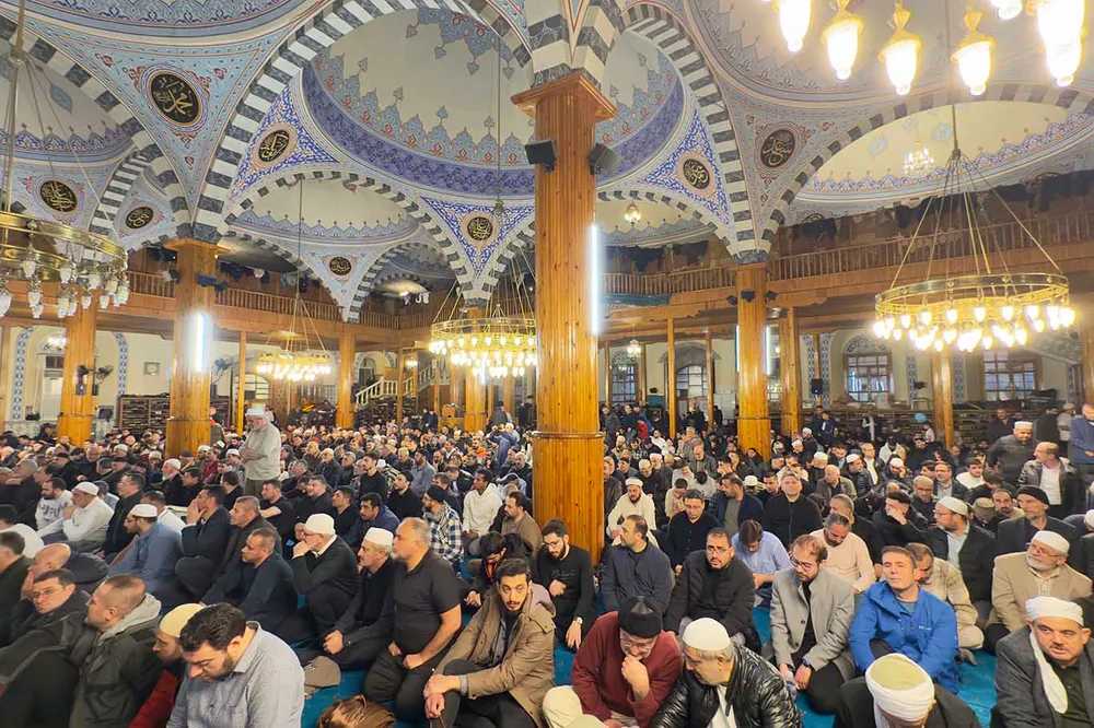Konya’da Kadir Gecesi’nde Kapu Camii dolup taştı