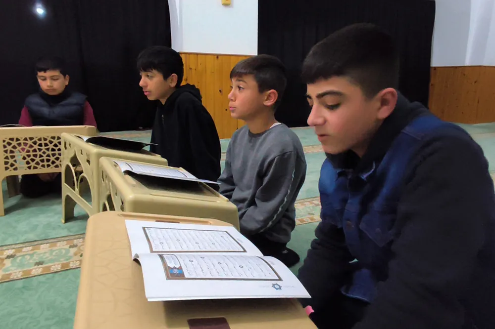 Kadir Gecesi camilerde yoğun katılımla ihya edildi