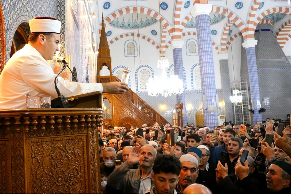 Mersin’de Kadir Gecesi dualarla ihya edildi