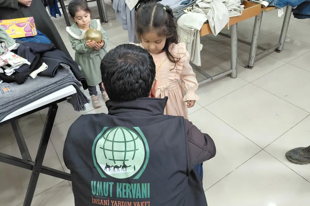 Umut Kervanı Van’da yüzleri güldürdü