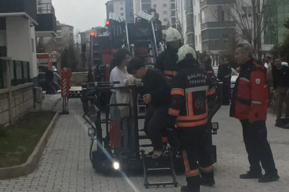 Malatya'da spor salonunda çıkan yangın paniğe neden oldu