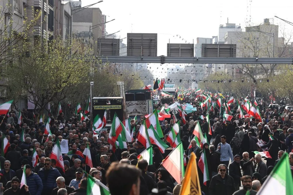 İran'da Dena müretteabatı ile Laricani için cenaze töreni düzenleniyor