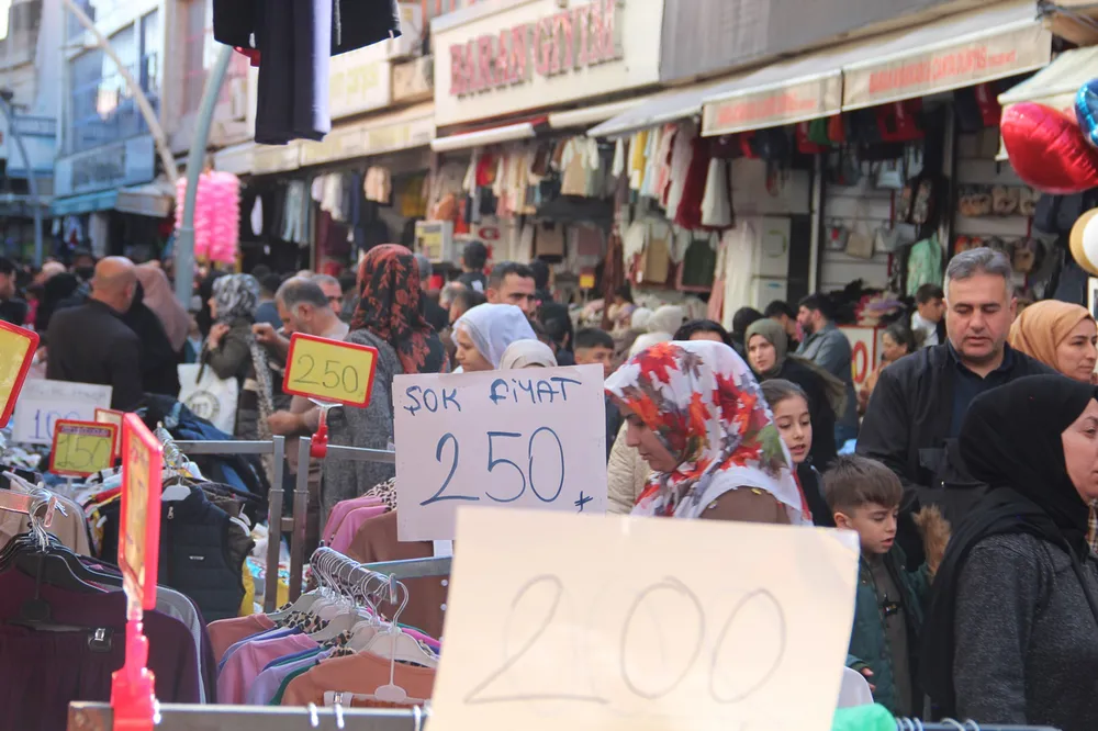 Çarşı ve pazarlarda bayram bereketi ve yoğunluğu yaşanıyor