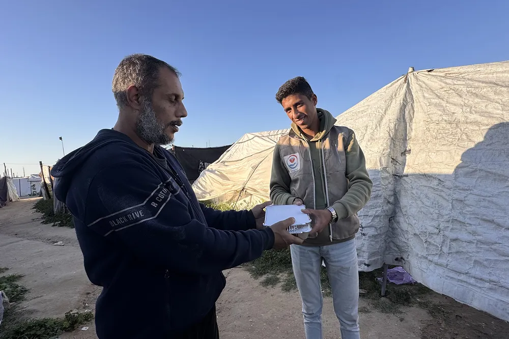 Yetimler Vakfı Gazze'de sıcak yemek dağıtımına devam ediyor