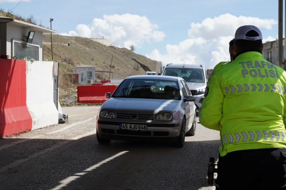 Şırnak'ta bayram öncesi trafik seferberliği: 4 bin 300 personel sahada