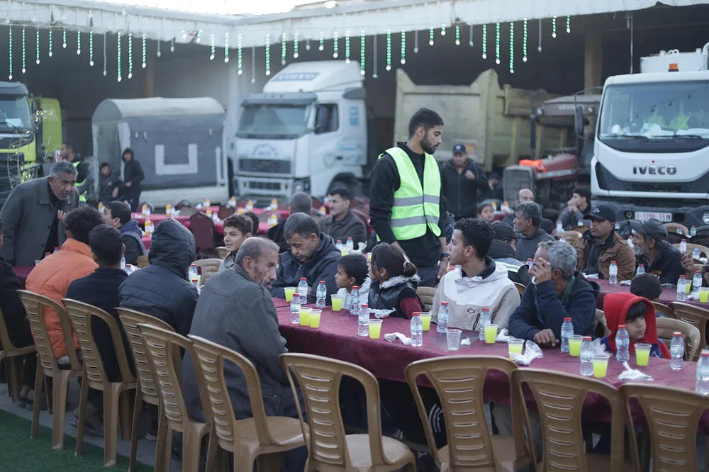 Yetimler Vakfı Gazze'de toplu iftar programı düzenledi