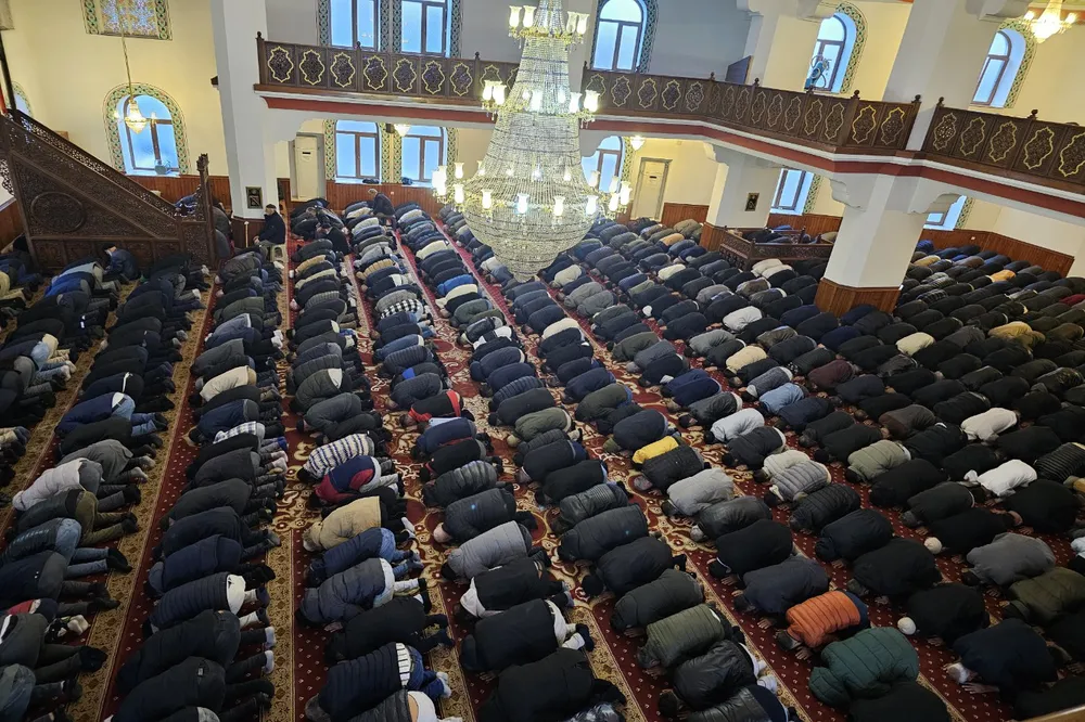 Bursalılar Bayram namazı için camilere akın etti 