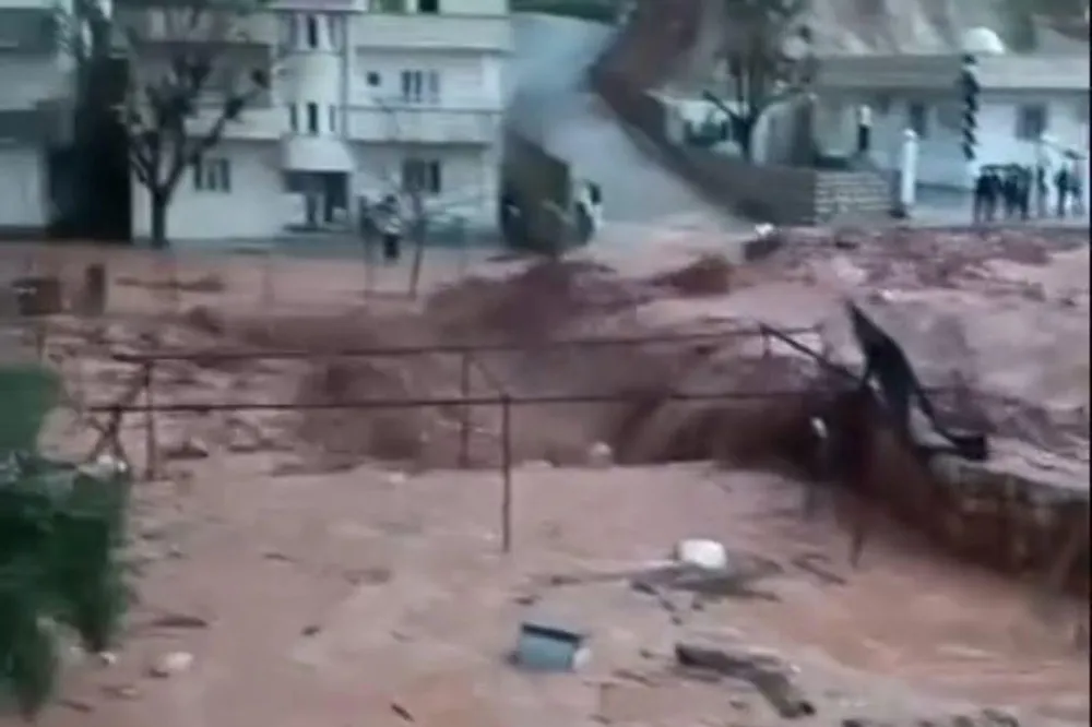 Şırnak'ta yoğun yağış sele neden oldu