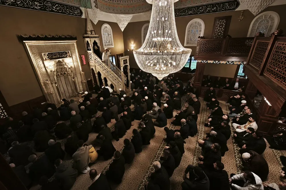 Bayram namazı kılındı: Hutbede Mescid-i Aksa ve mazlum coğrafyalar vurgusu