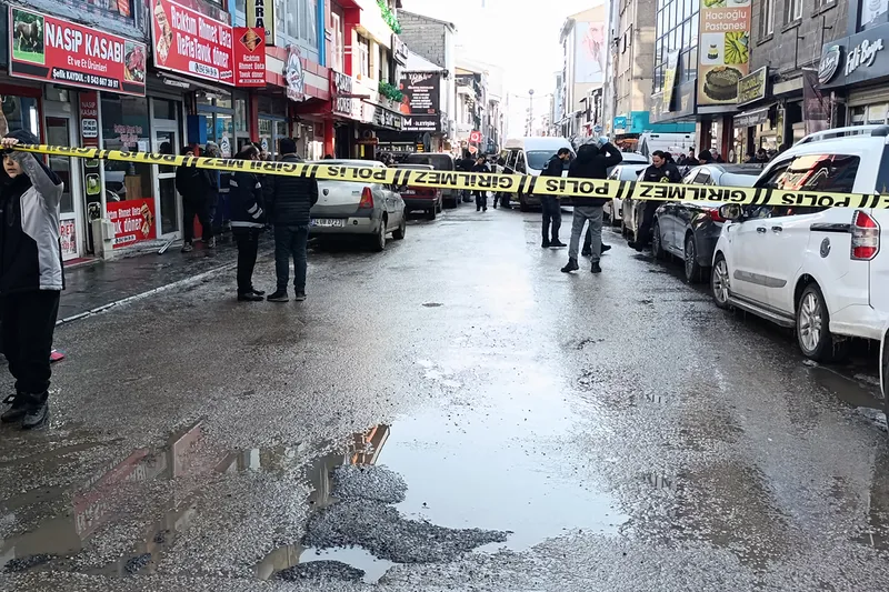 Ağrı Cumhuriyet Caddesi’nde silahlı kavga: 1 yaralı