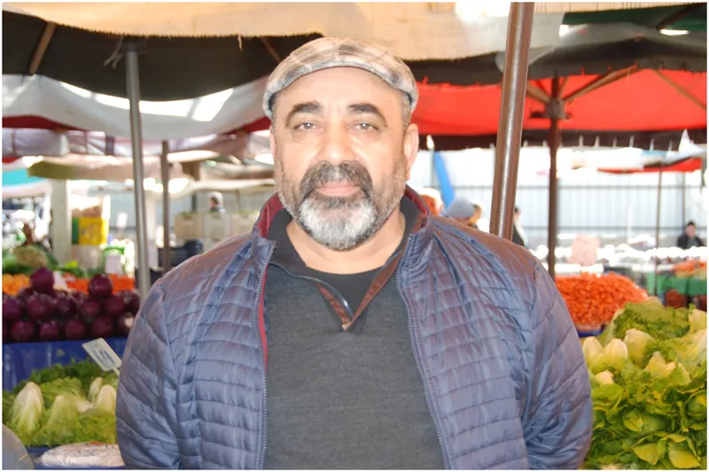 İzmir’de pazarcı esnafı sorunlarının çözülmesini bekliyor