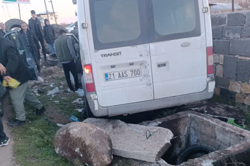 Diyarbakır'da 2 ayrı trafik kazasında 20 kişi yaralandı