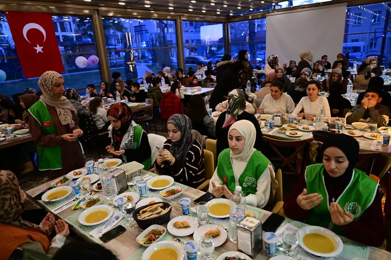 Battalgazi'de yetim çocuklarla iftar buluşması
