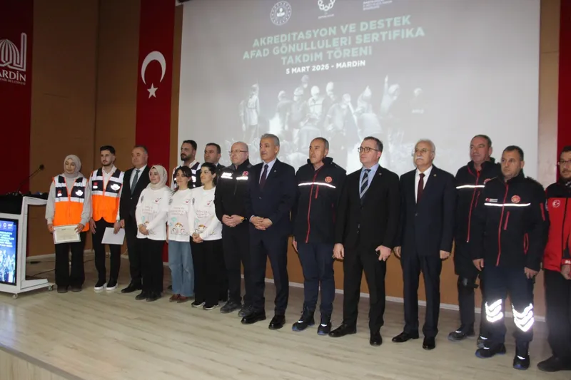 Mardin’de AFAD gönüllülerine peç ve sertifika takdim edildi