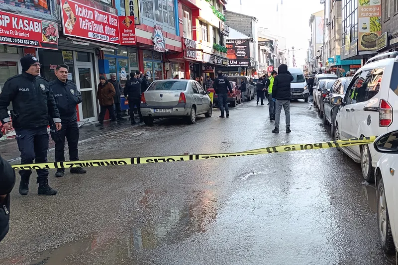 Ağrı Cumhuriyet Caddesi’nde silahlı kavga: 1 yaralı