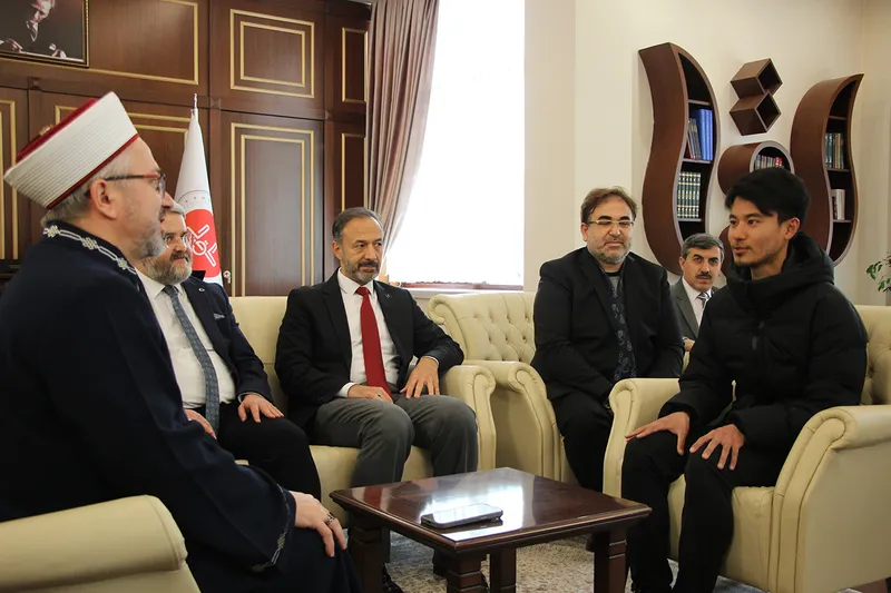 Dinlenmek için camiye girdi Müslüman oldu