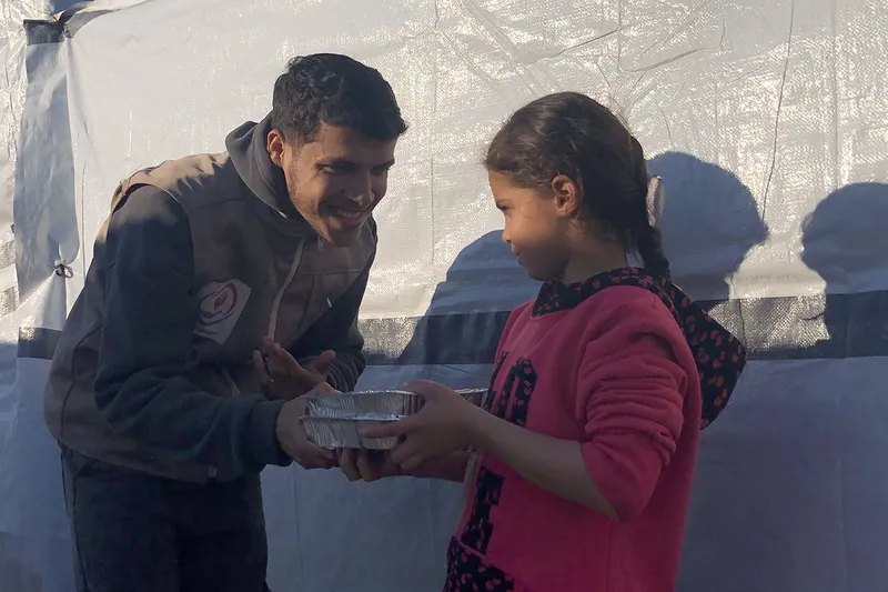 Gazze'de iftar sofralarına Yetimler Vakfı desteği