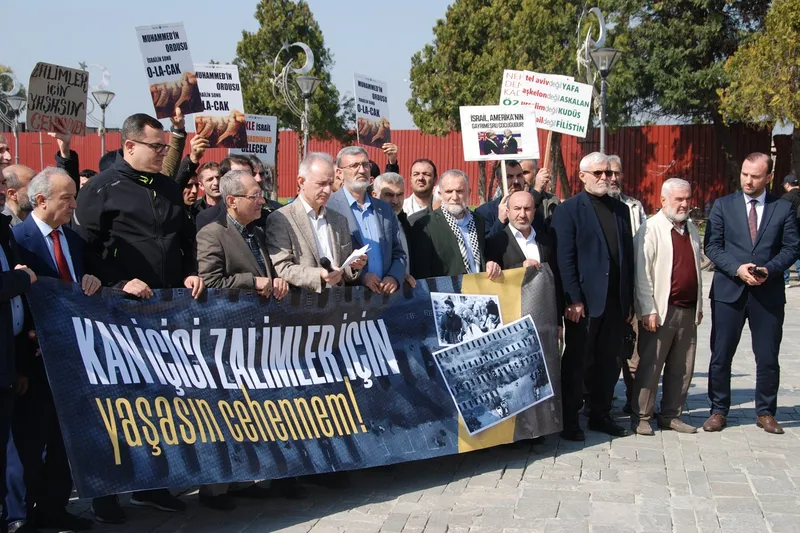 İran'a yönelik siyonist-ABD saldırıları İzmir'de telin edildi