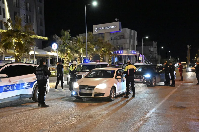 Adıyaman'da genel asayiş uygulamasında araması bulunan 4 şahıs yakalandı