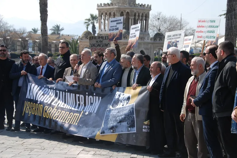 İran'a yönelik siyonist-ABD saldırıları İzmir'de telin edildi