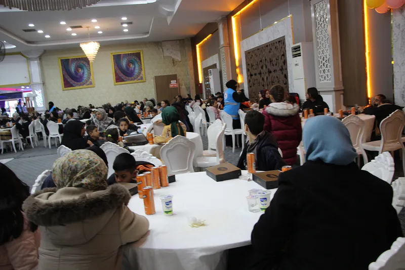 Yetimler Vakfı Gaziantep'te yüzlerce yetime iftar verdi