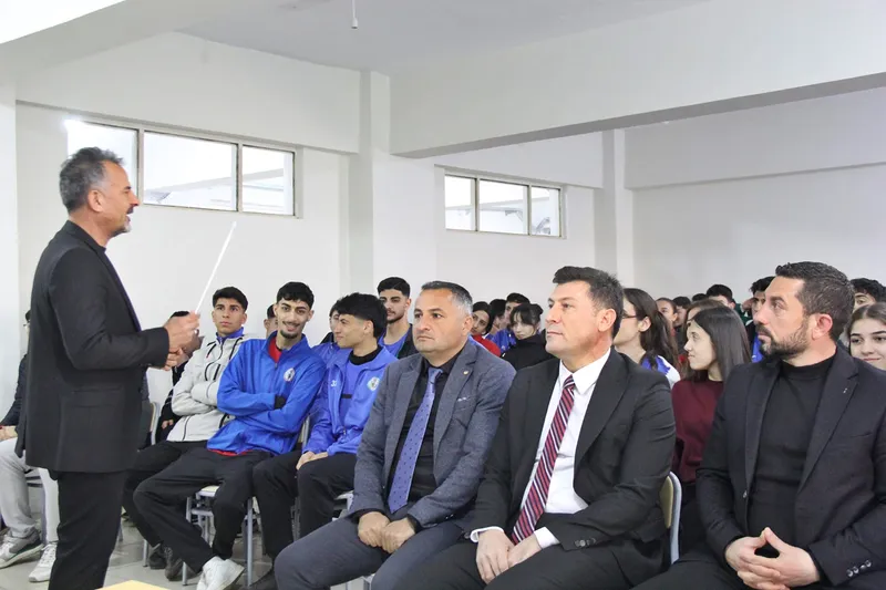 Cizre'de 2 bin öğrenciye "YKS’de Son Viraj" semineri verildi
