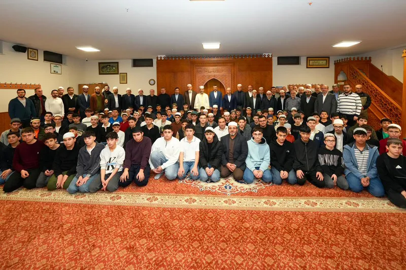 İçişleri Bakanı Çiftçi, Konya’da Kur’an kursu öğrencileriyle sahur yaptı