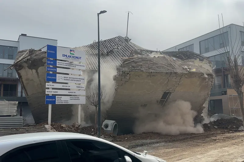 Malatya Valiliğinden restorasyon sırasında çöken tarihi cami ile ilgili açıklama