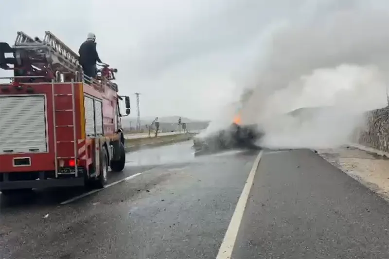 Batman'da otomobil takla atıp yandı, 2 ağır yaralı