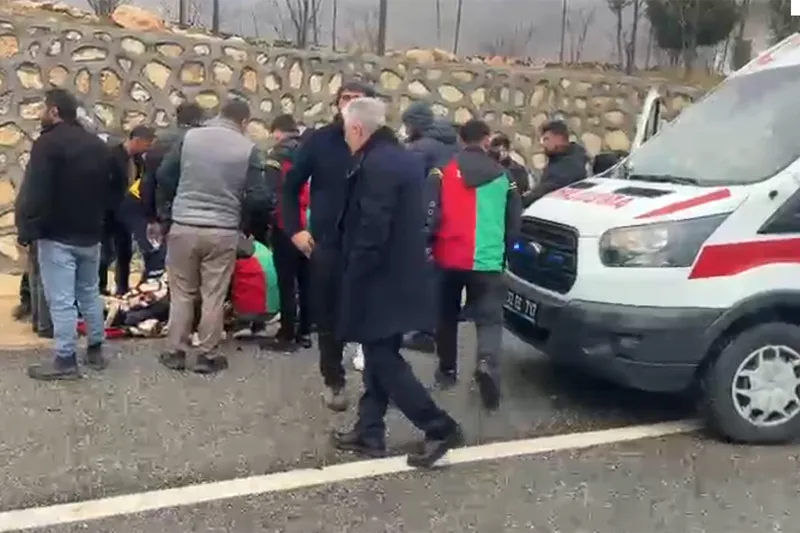 Batman'da otomobil takla atıp yandı, 2 ağır yaralı