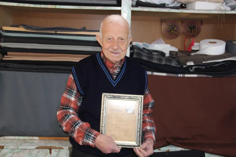 81 yaşındaki terzi mesleğinin sırrını anlattı: Emek ve sabır 