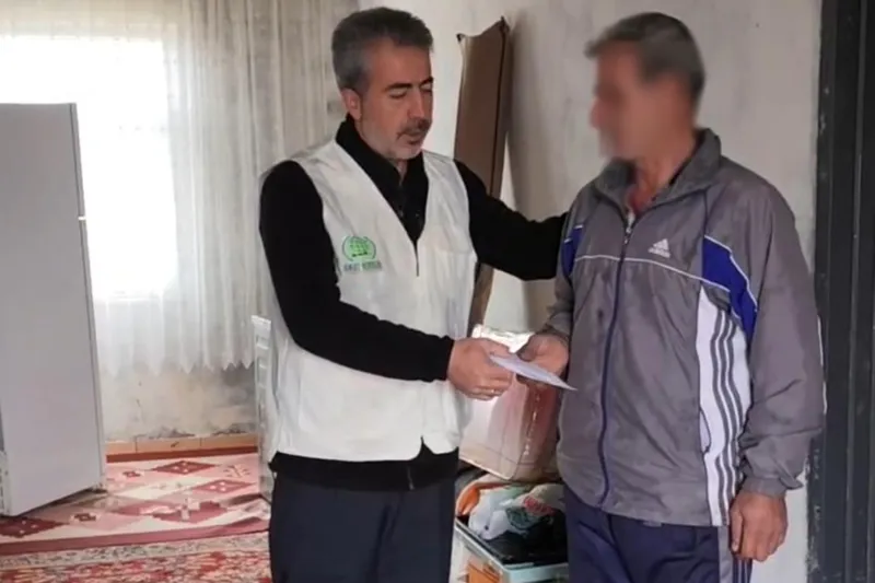 Hazro'da evi yanan aileye Umut Kervanı'ndan destek